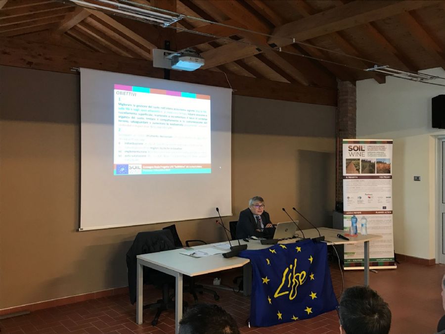 Stefano Poni (Project Coordinator) explains the objectives of Soil4Wine