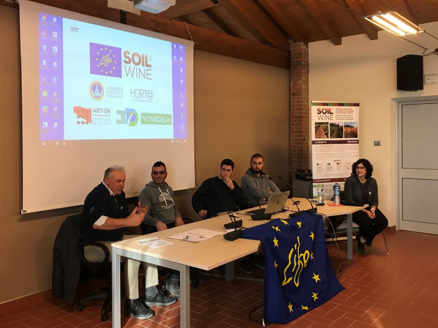 Mesa redonda con los viticultores de las bodegas DEMO